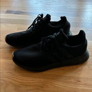 Adidas Men's Black Sneakers size 12 swift run